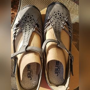 BNIB ♥️ Origins Memory Foam Sandals